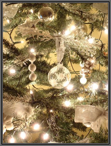 White-christmas-tree-decorations