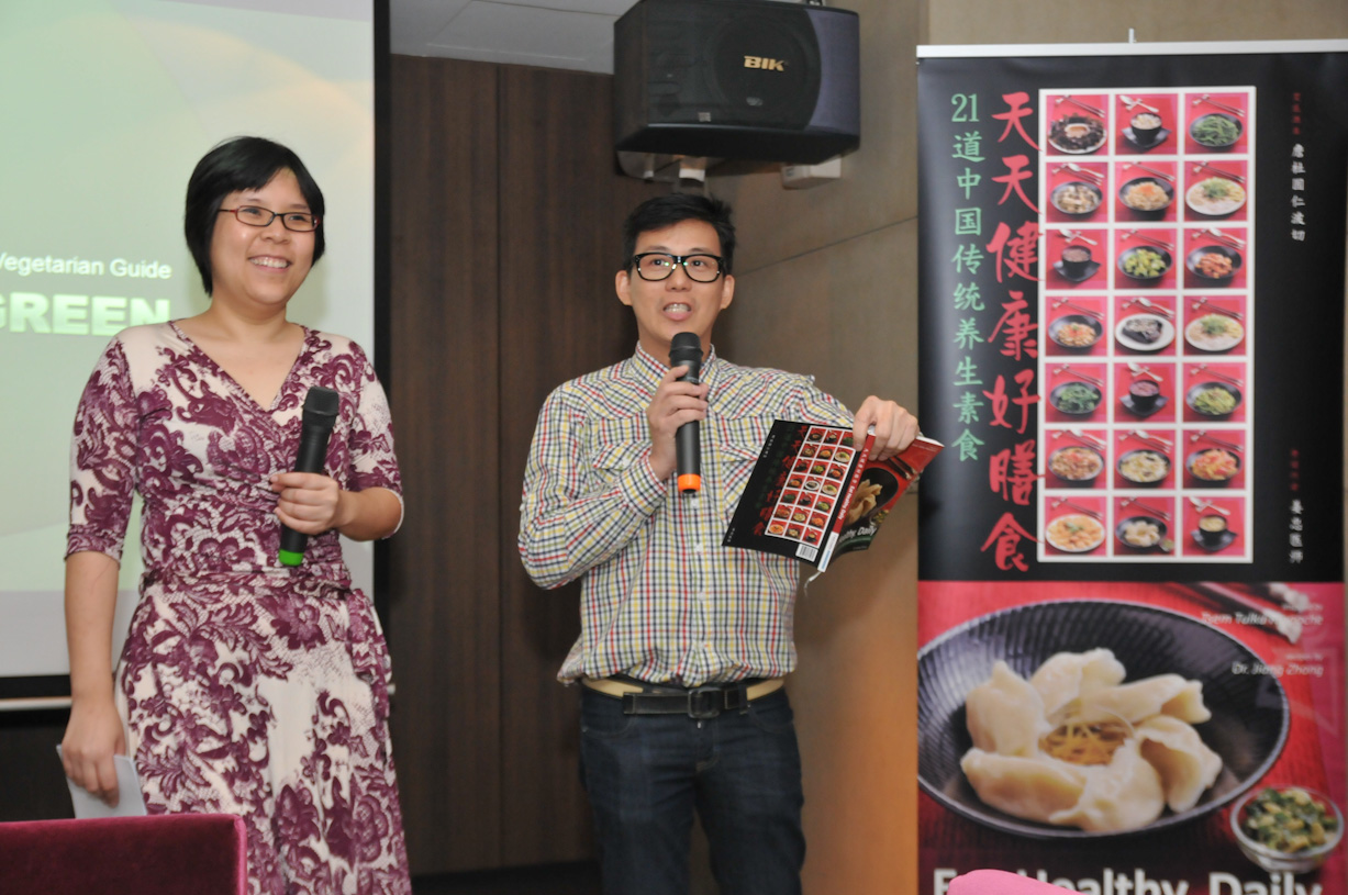 Our very own celebrity author, Jamie Khoo and celebrity designer, Eric Choong hosted the launch