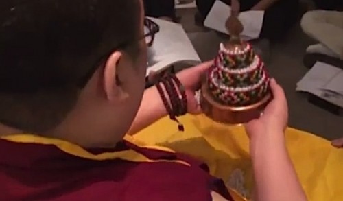 Buddha-Weekly-8Tsem-Rinpoche-teaches-mandala-practice-to-lama-tsong-khapa