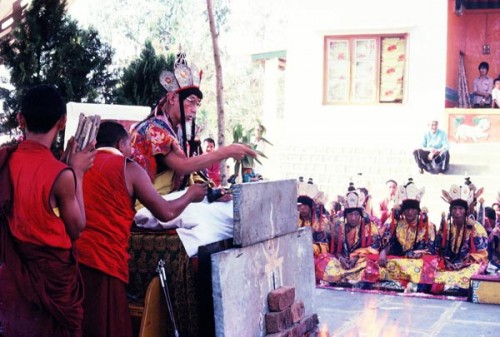 zongrinpoche_performingfirepuja