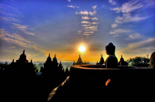 Sunrise-at-Borobudur-temple