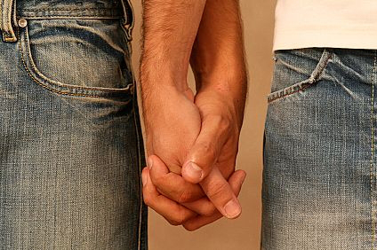 gay-men-holding-hands